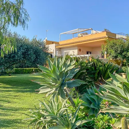 2 Bedroom In Donnalucata (Sicily)